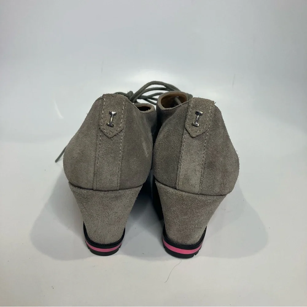 Isaac Mizrahi gray suede wedge oxfords women's size 9 punk business casual‎